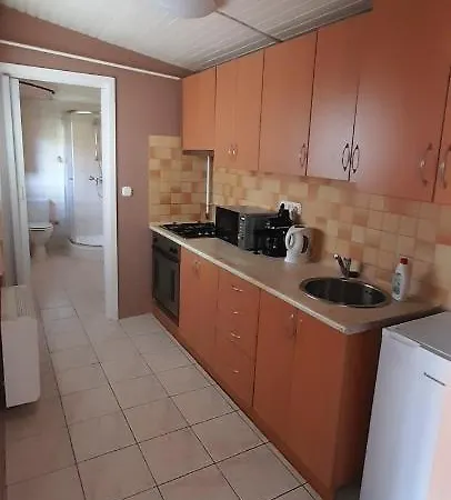 Lelle Lelke Apartmanhaz 公寓 *