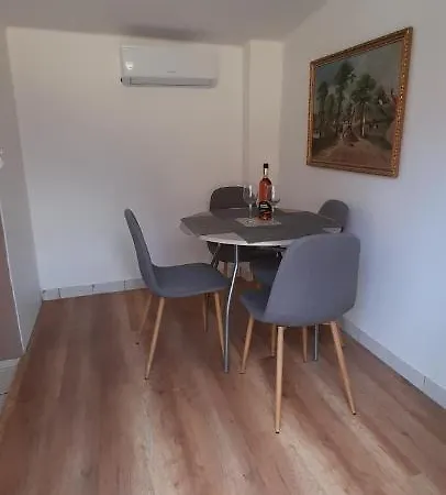 公寓 Lelle Lelke Apartmanhaz