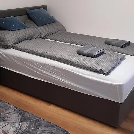 Lelle Lelke Apartmanhaz * 巴拉通雷勒