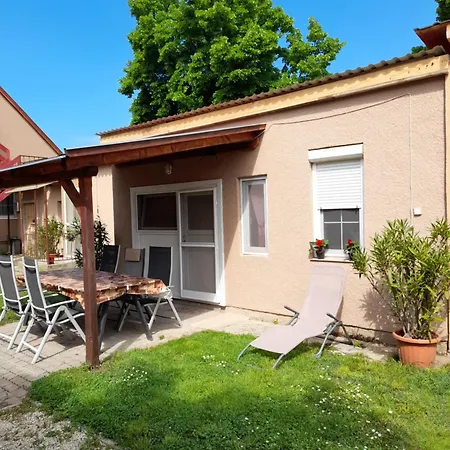 Lelle Lelke Apartmanhaz *